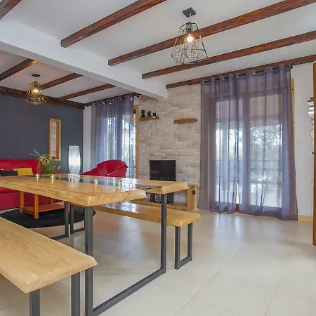 Ferienhaus Holiday Ivka1 Potirna